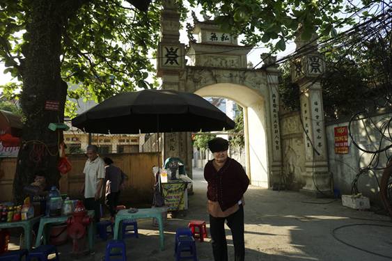 Cổng vo thn Nội cũng l một cổng lớn của Thanh Liệt.