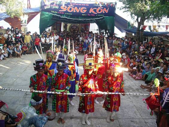 Độc đ�o ch�o B� trạo trong lễ hội Cầu ngư