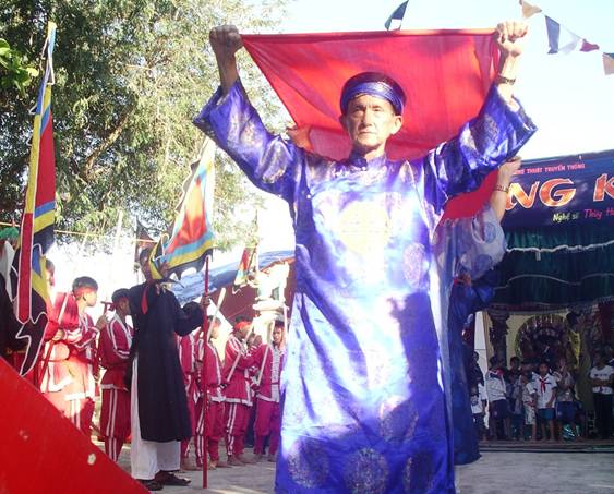 Đội cầu cho thần v�o ch�nh điện
